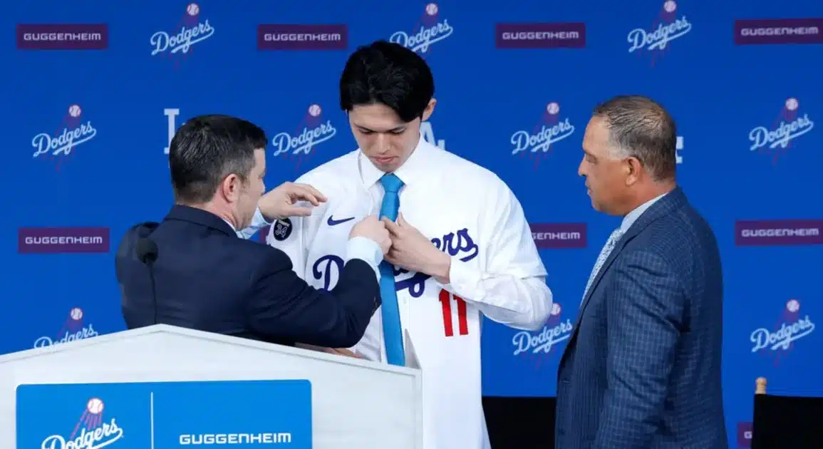 MLB ROKI SASAKI ES PRESENTADO COMO NUEVO JUGADOR DE LOS ÁNGELES