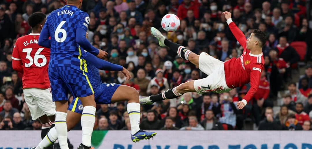 CR7 volando por los aires del Old Trafford