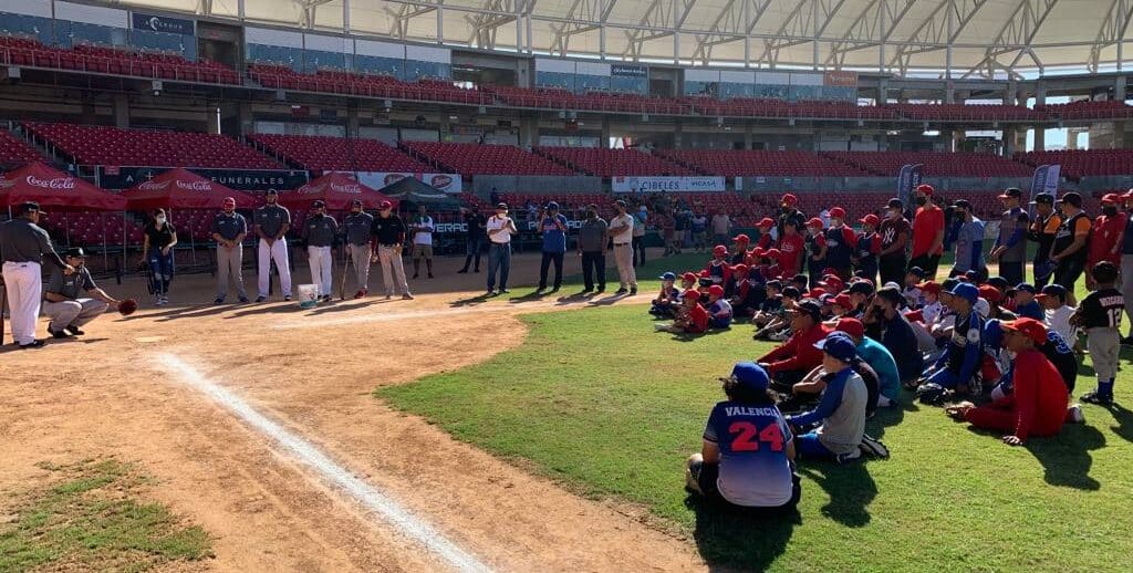 SE LLEVÓ A CABO LA CLÍNICA DE BÉISBOL “APRENDE DE LOS GRANDES”_2