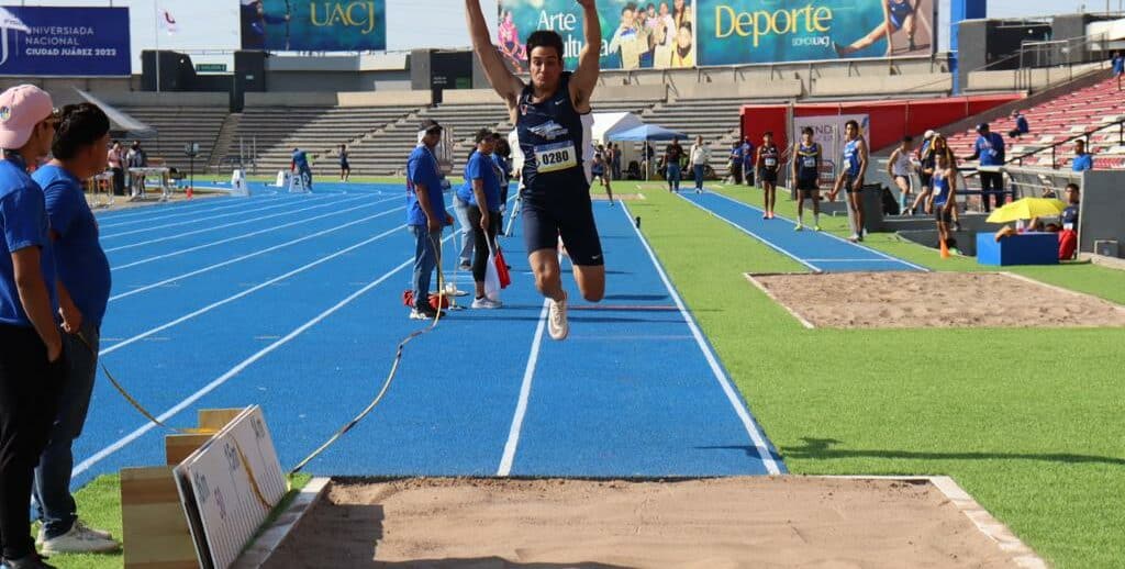 VICTOR CASTRO CUEVAS TRIPLE ORO EN SALTO TRIPLE EN UNIVERSIADAS NACIONALES