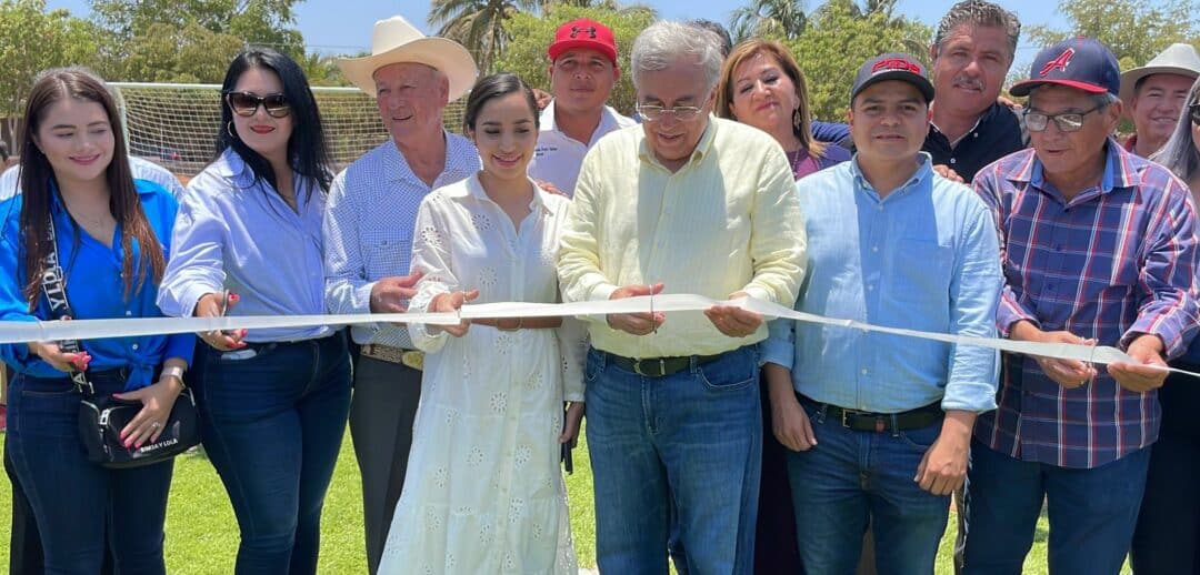 El gobernador cortó el listón para inaugurar el campo