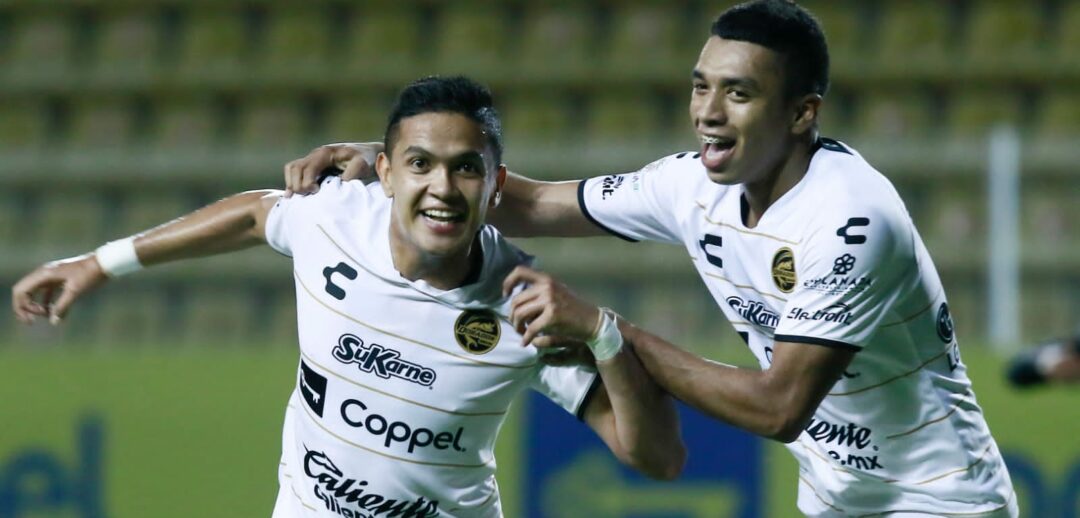 JESÚS VEGA CELEBRA EL GOL DEL TRIUNFO DE DORADOS