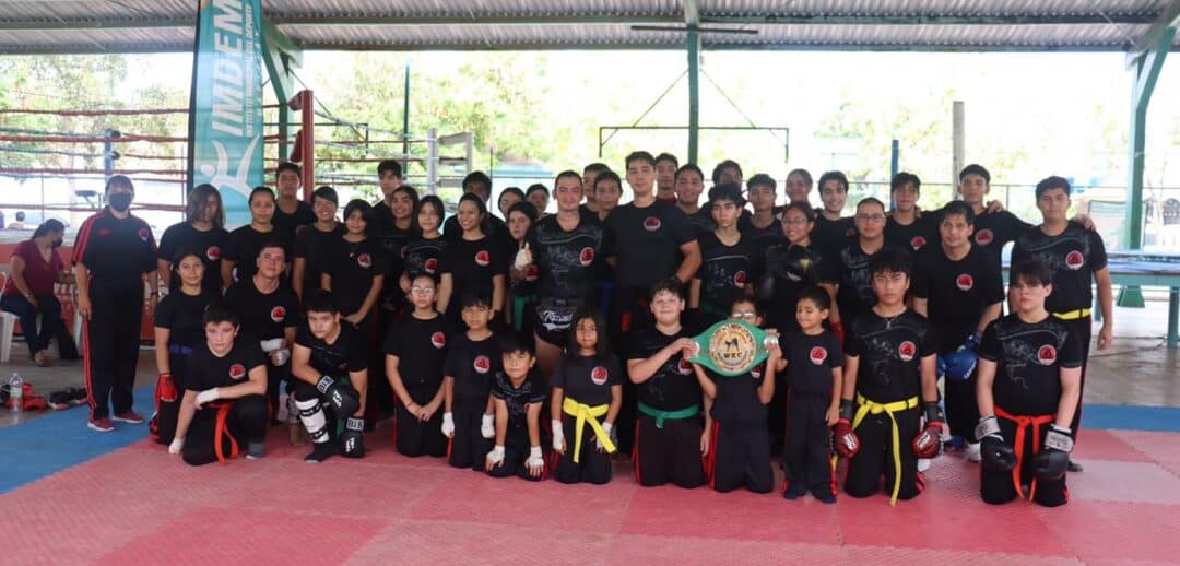 Adrián Tepaneca Domínguez visitó la academia de kickboxing