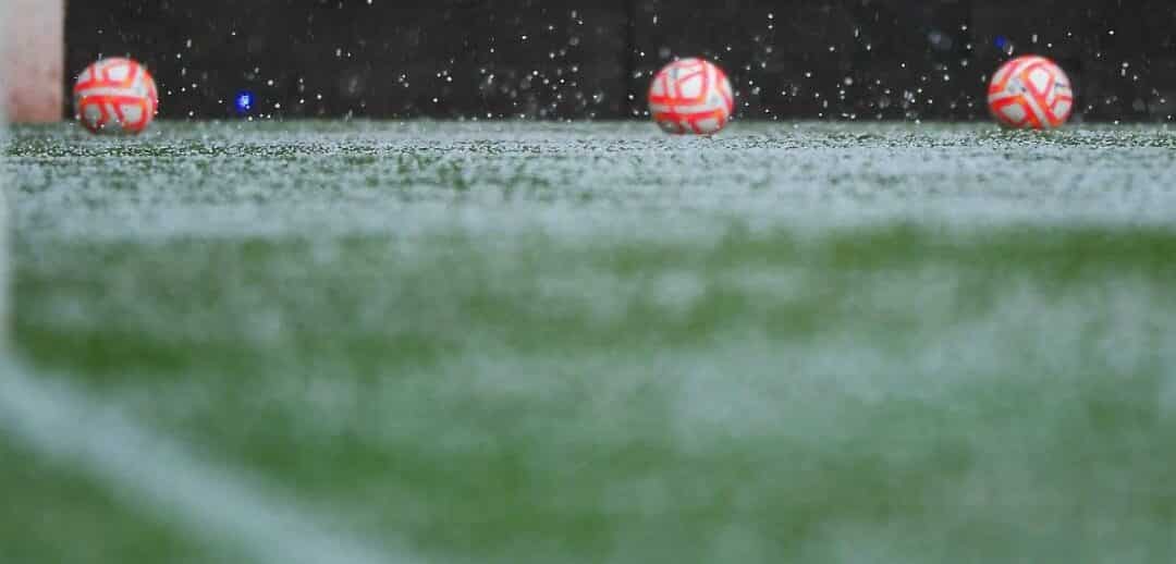 GRANIZO CAYÓ EN LA CANCHA DEL VICTORIA EN LO QUE SERÍA EL JUEGO ENTRE NECAXA Y TOLUCA