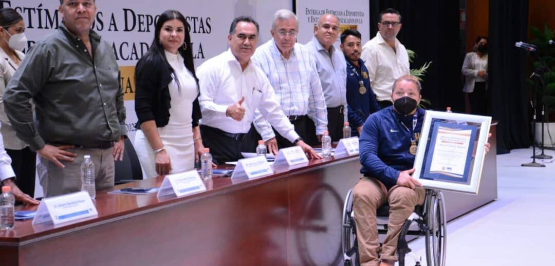 LA UAS ENTREGÓ RECONOCIMIENTO A SUS DEPORTISTAS