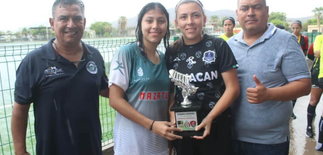 LAS CAMPEONAS DE GOLEO RECIBEN SU PREMIO