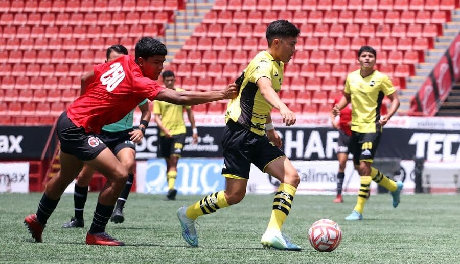 LAS FILIALES MAZATLECAS NO PUEDEN ANTE LOS XOLOS EN LA FRONTERA