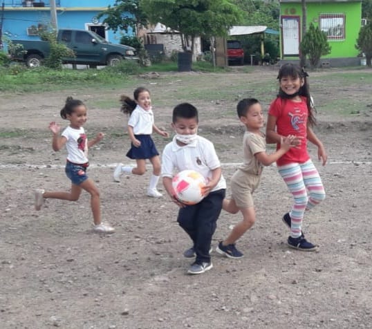 LOS NIÑOS DISFRUTARON EN GRANDE EL PARTIDO ORGANIZADO POR EL IMDEM