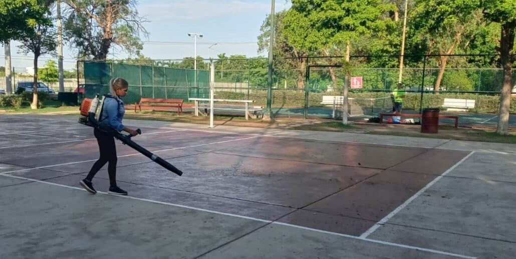 REHABILITAN CANCHAS DE FRONTÓN Y BASQUETBOL