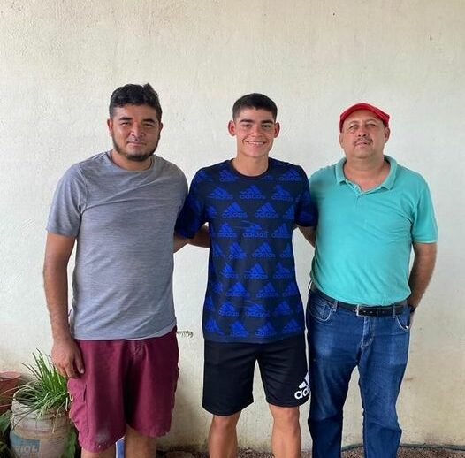 DAGOBERTO ESPINOZA YA SE DESPIDIÓ DE SUS AMIGOS Y FAMILIARES PARA PARTIR A EUROPA