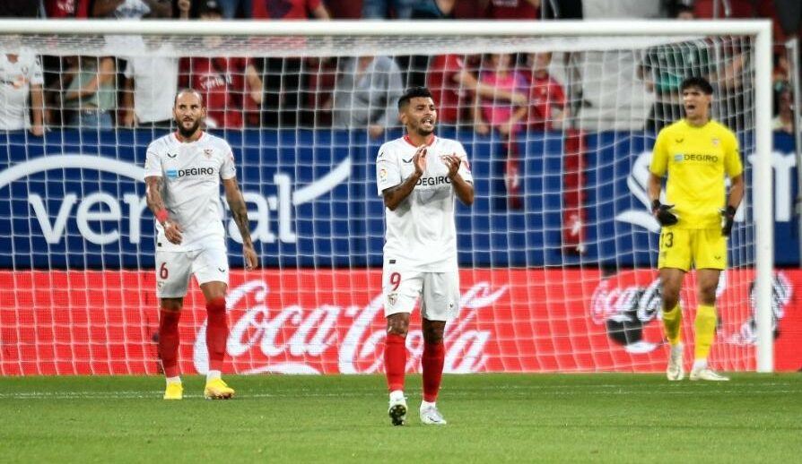 EL TECATITO JUEGA EN DERROTA DEL SEVILLA