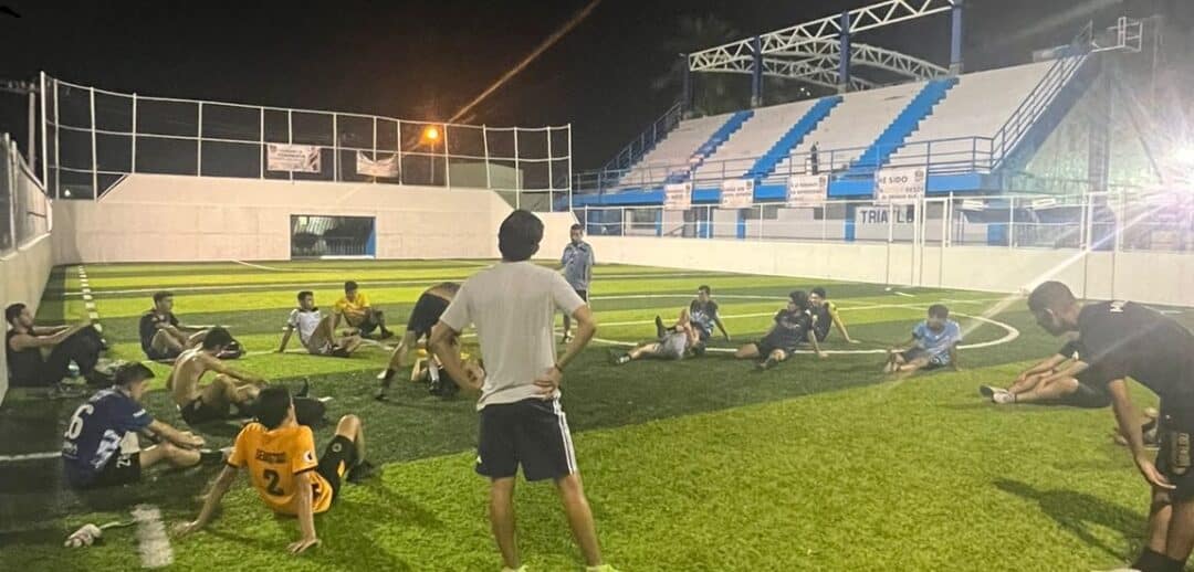 LAS ÁGUILAS UAS YA ENTRENAN EN LA CANCHA DE FUTBOL RÁPIDO DE C.U