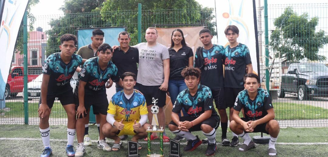 Premian a lo mejor del Torneo de Futbol López Mateos Sabatino Imdem