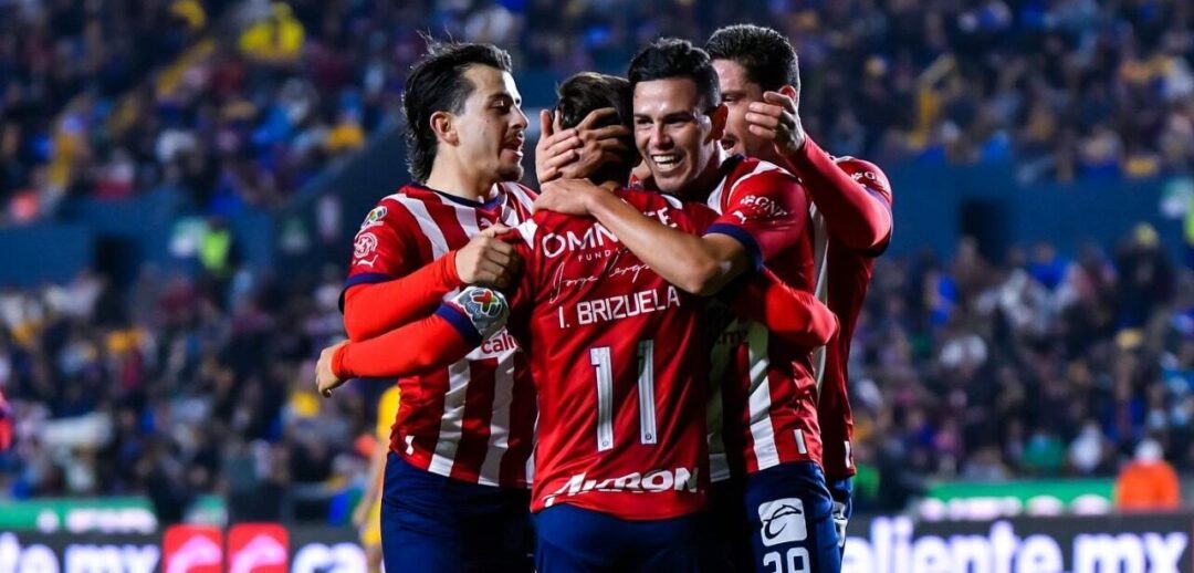 LAS CHIVAS VENCEN A TIGRES Y ES FINALISTA DE LA COPA SKY