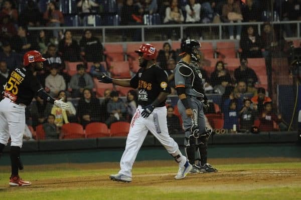 LOS MAYOS SACAN LA ESCOBA FRENTE AL LÍDER NARANJEROS