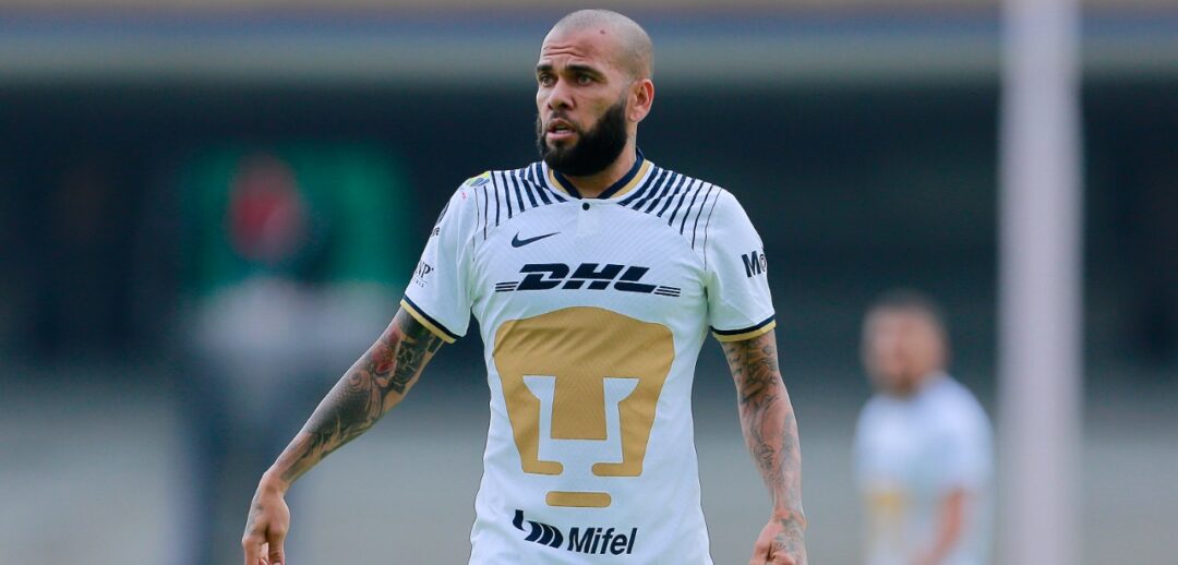 DAN PRISIÓN PREVENTIVA A DANI ALVES; PUMAS RESCINDE SU CONTRATO