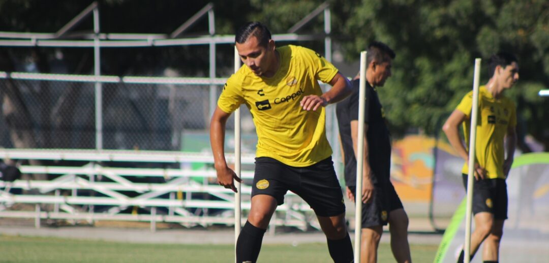 DORADOS SE REFUERZA CON EL DELANTERO KLINSMAN CALDERÓN