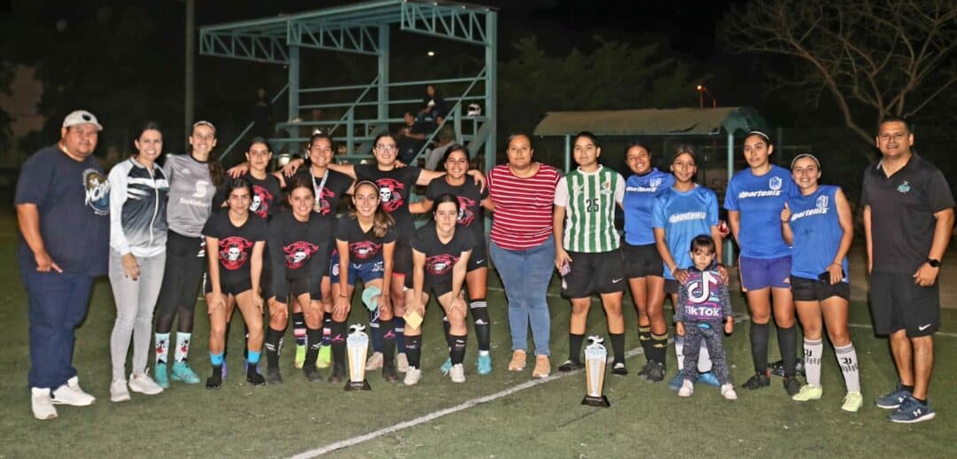 PREMIAN A LAS CAMPEONAS DE LA LIGA FEMENIL VISTAS DEL MAR