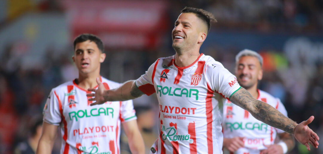 EL NECAXA ELECTROCUTA A LOS PUMAS