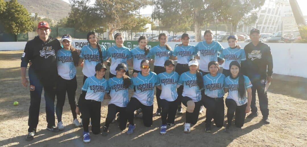 EL SOFTBOL FEMENIL DE AHOME SE PONE A TONO PARA EL ESTATAL