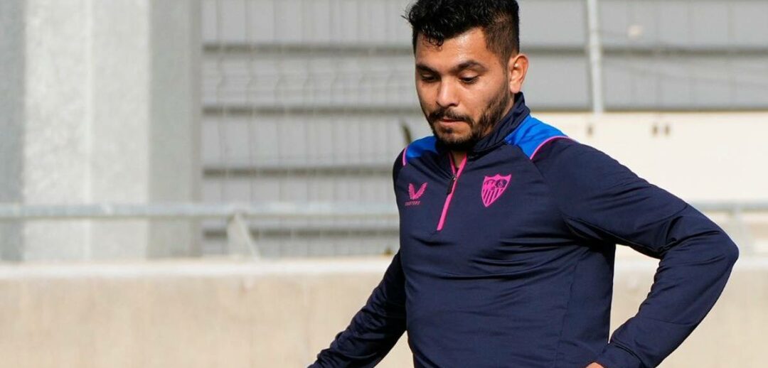 EL TECATITO CORONA REGRESA A LOS ENTRENAMIENTOS CON EL SEVILLA