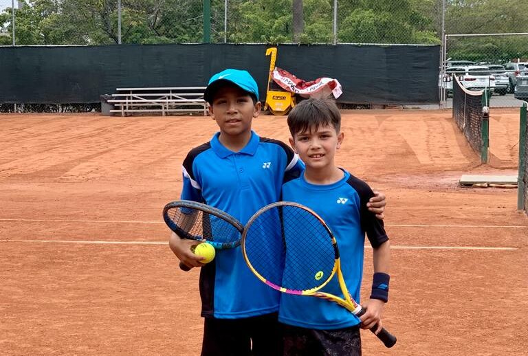 MAZATLECOS SUBEN AL PODIO EN REGIONAL DE TENIS