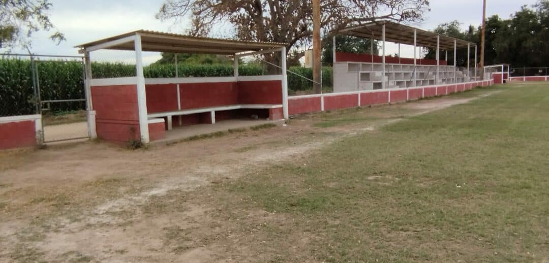 REHABILITAN CANCHA DE FUTBOL EN BARIOMETO