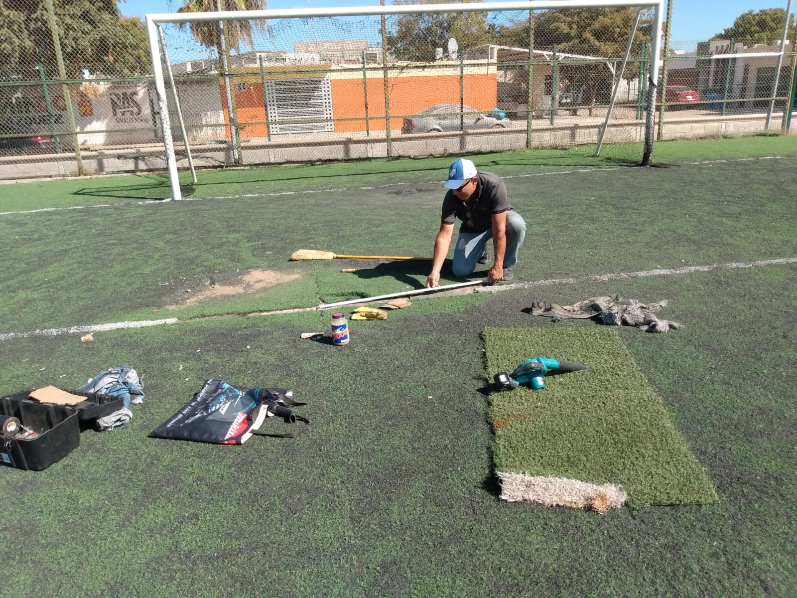 REHABILITAN CAMPO DE FUTBOL EN TOPOLOBAMPO