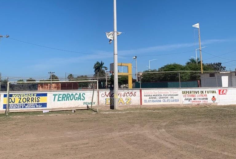 REHABILITAN CANCHA DE FUTBOL EN LA PALMA