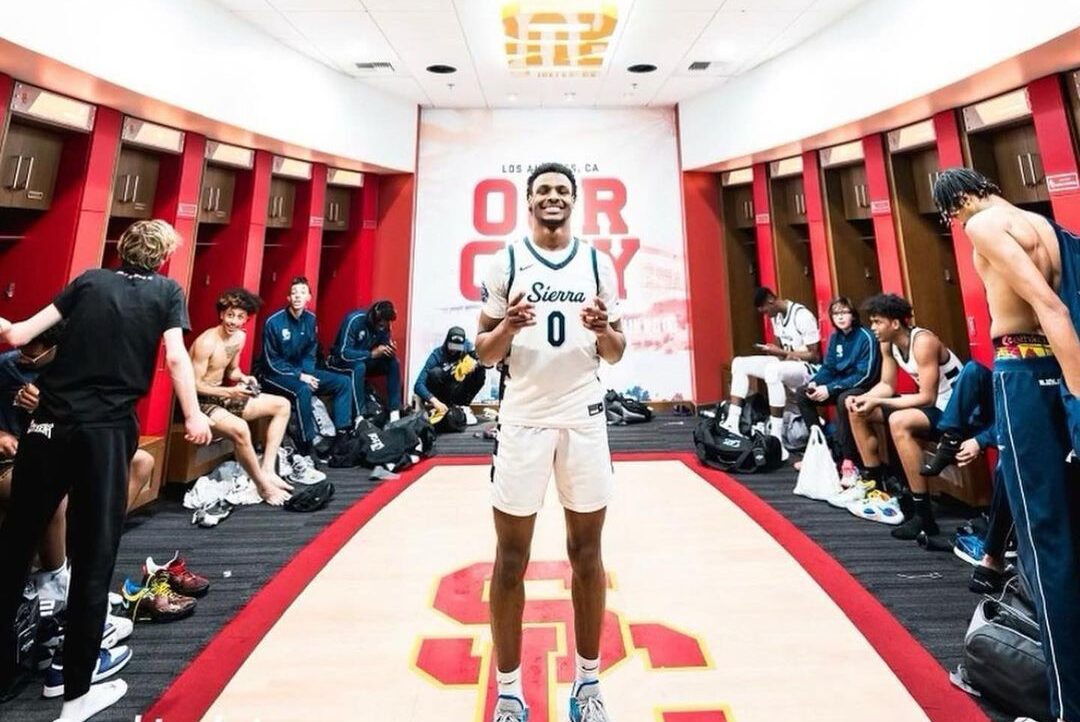 HIJO DE LEBRON JAMES, YA POSÓ CON EL UNIFORME DE LOS USC TROJANS