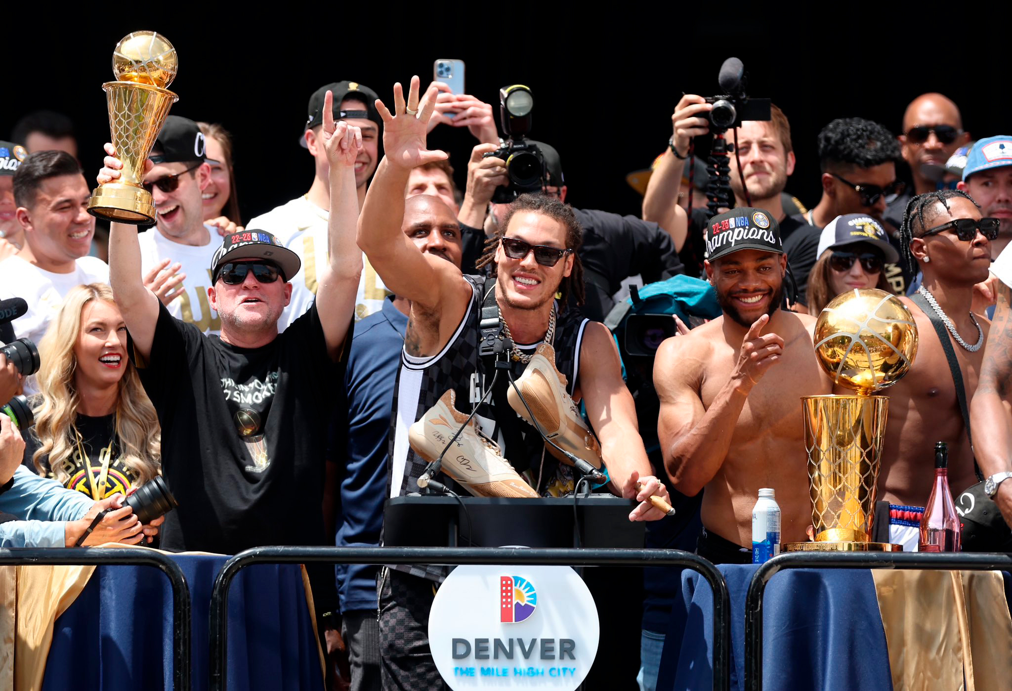 LOS NUGGETS CELEBRAN A LO GRANDE SU CAMPEONATO CON GRAN DESFILE EN DENVER