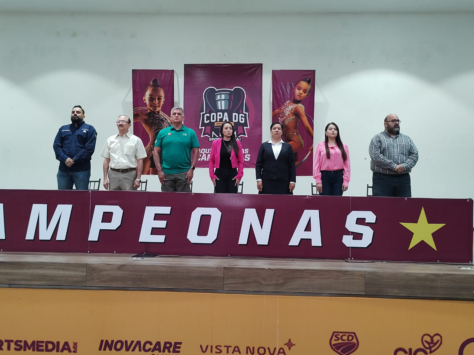 GRAN PRESENCIA DE IMPORTANTES AUTORIDADES EN LA MESA DEL PRESÍDIUM