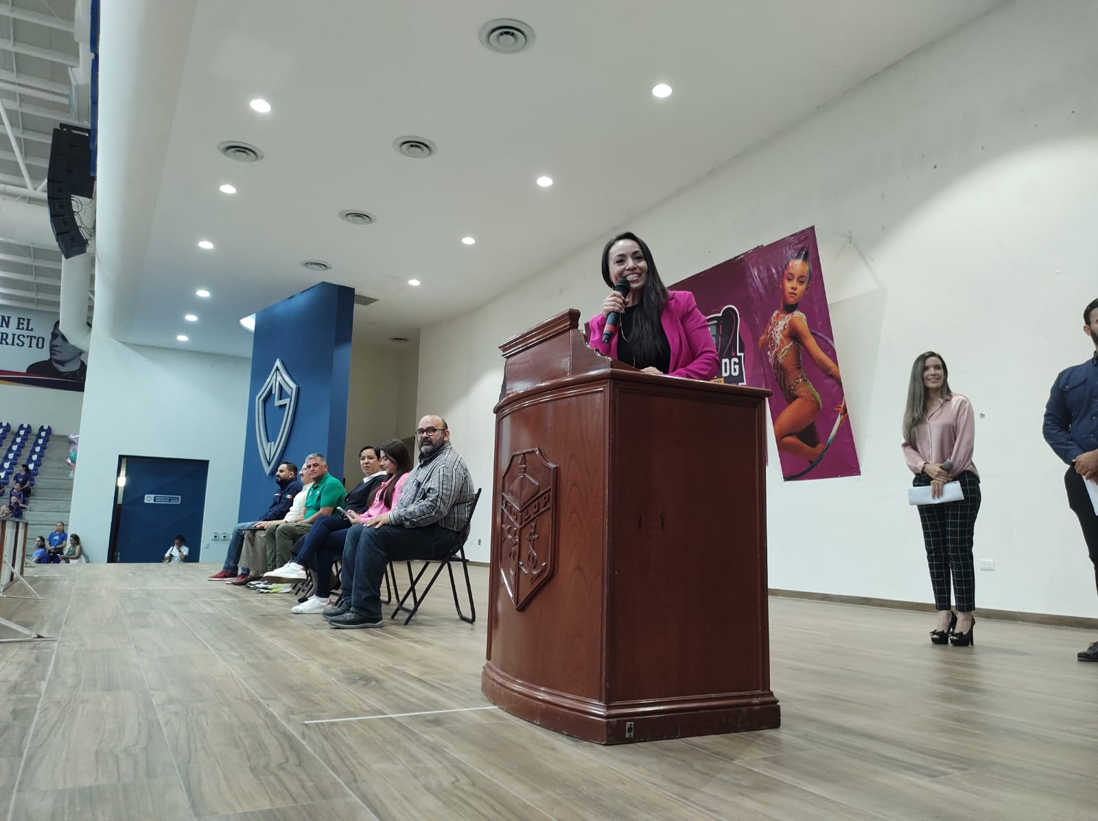 LA MAESTRA DALIA GARCÍA, ORGANIZADORA DEL EVENTO, Y DIRECTORA DE DG GIMNASIA ARTÍSTICA