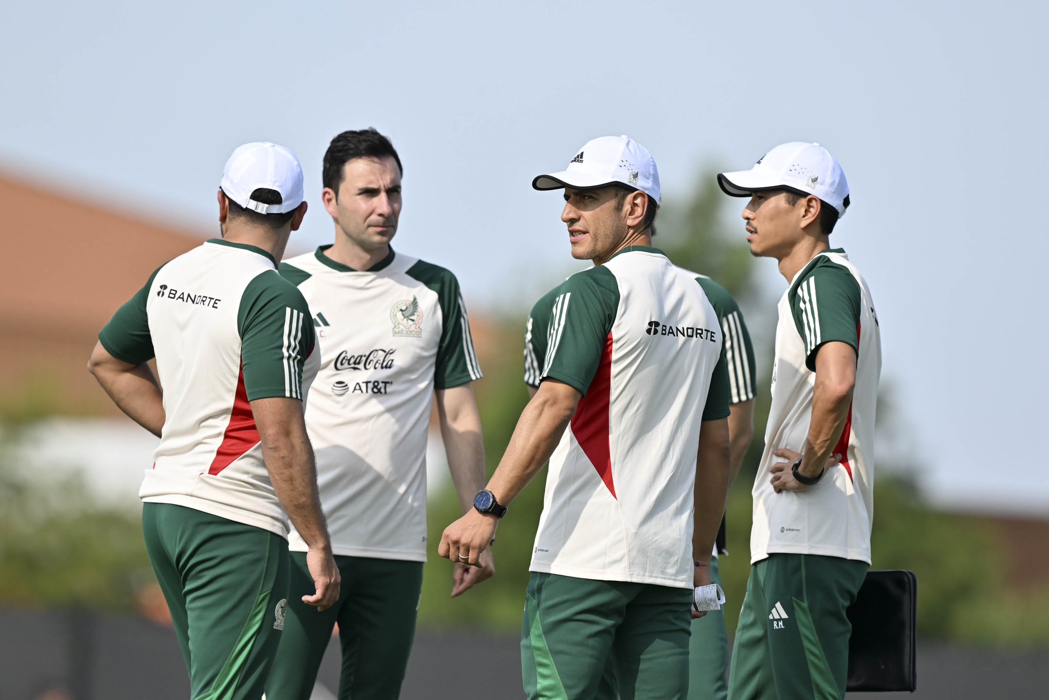 JIMMY LOZANO TUVÓ SU PRIMER ENTRENAMIENTO CON EL "TRI"