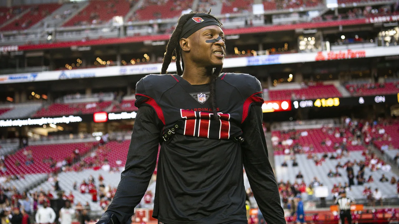 DEANDRE HOPKINS FIRMÓ POR 2 AÑOS CON LOS TITANS