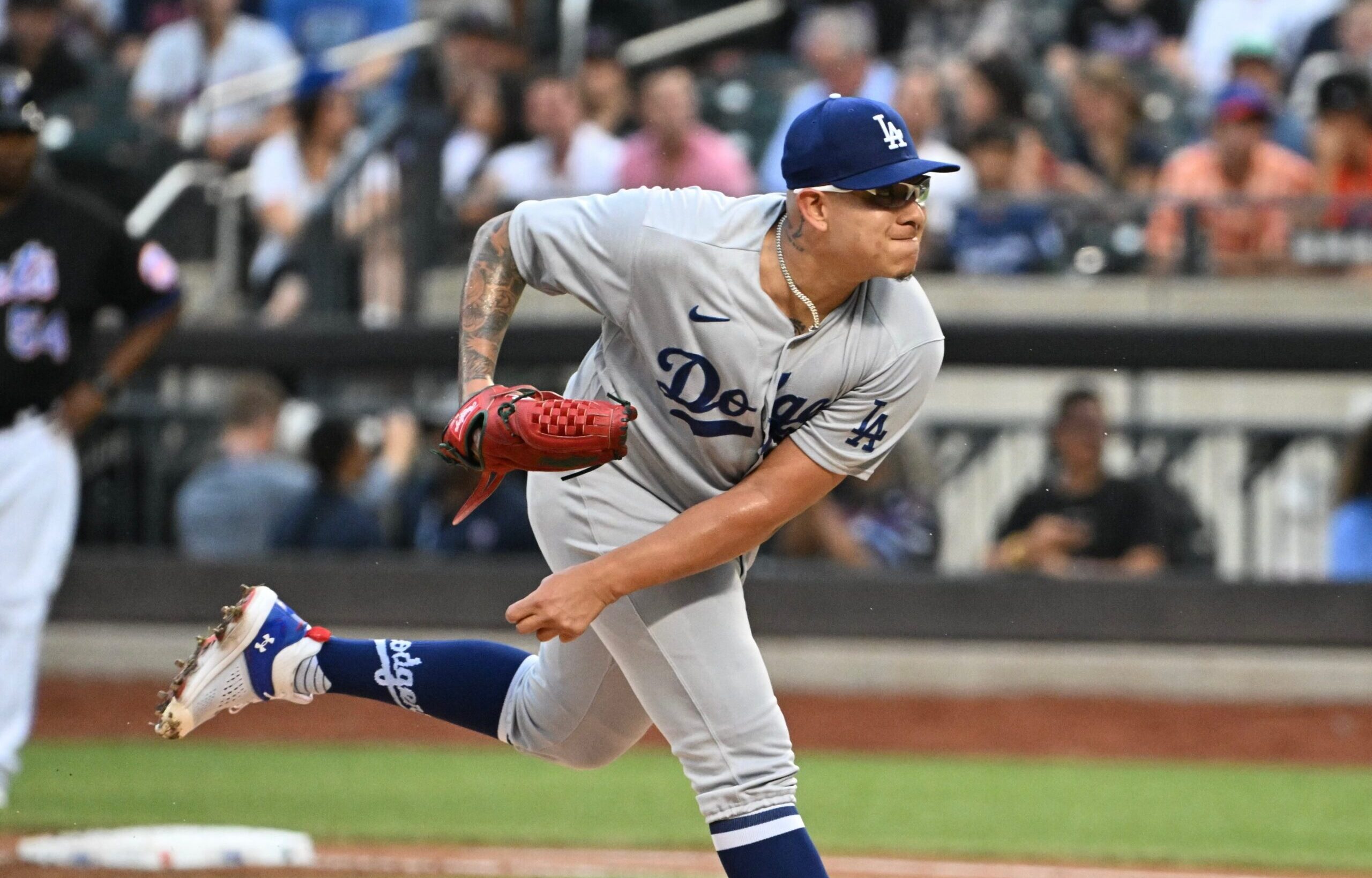 JULIO URÍAS LLEGÓ A 7 TRIUNFOS EN LA TEMPORADA CON LOS DODGERS