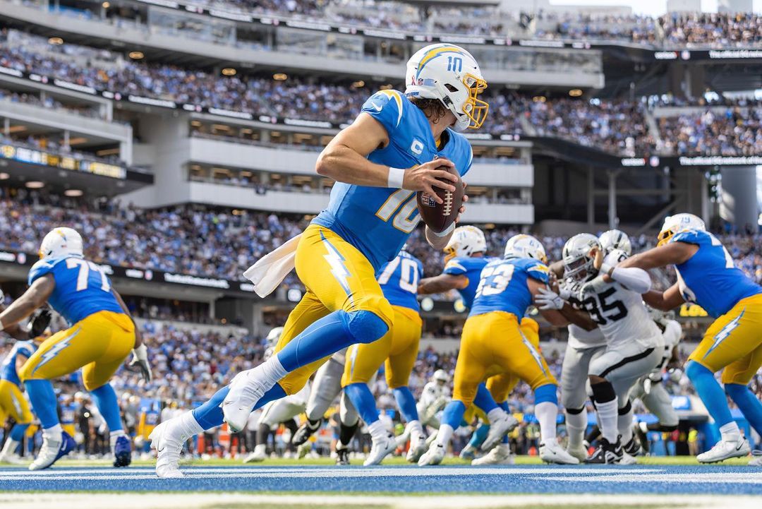 JUSTIN HERBERT ES EL MEJOR PAGADO DE LA HISTORIA