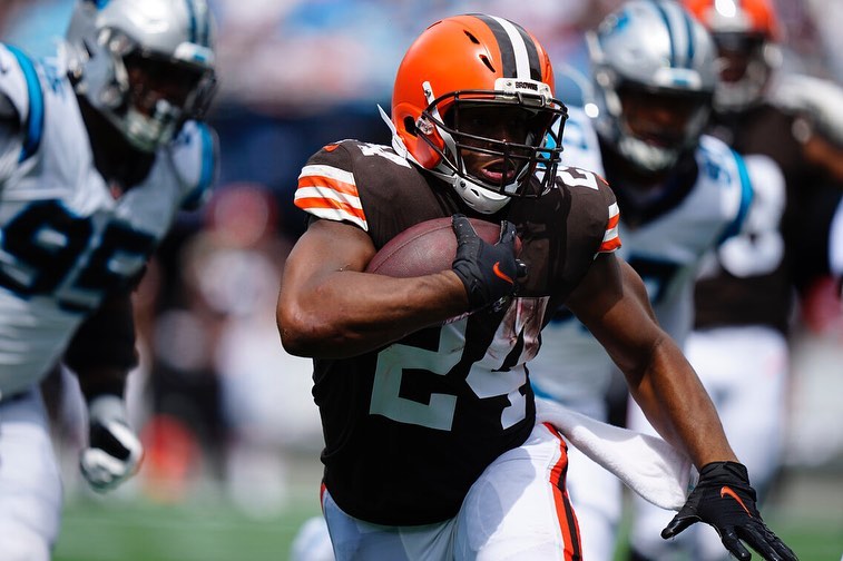 NICK CHUBB FUE VOTADO EL MEJOR CORREDOR DE LA NFL