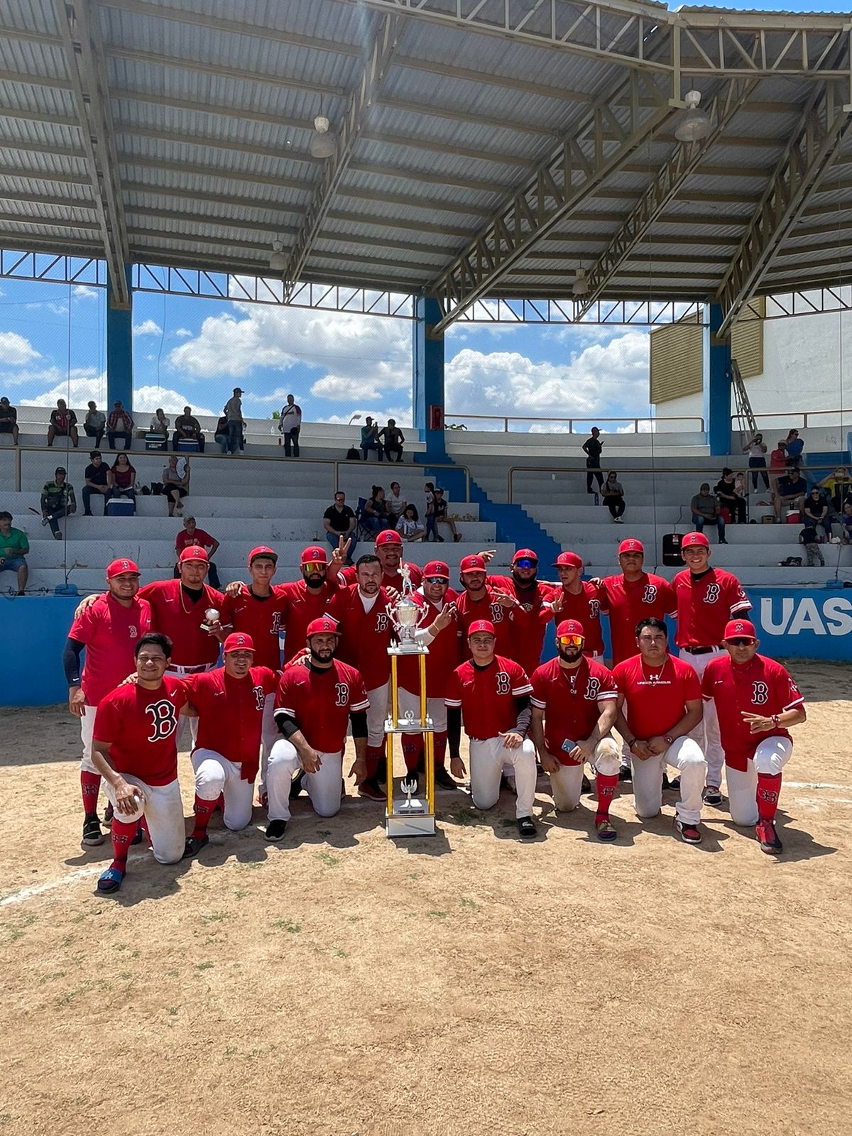 LA BEBELAMA ES BICAMPEON DE LA LIGA UNIVERSITARIA