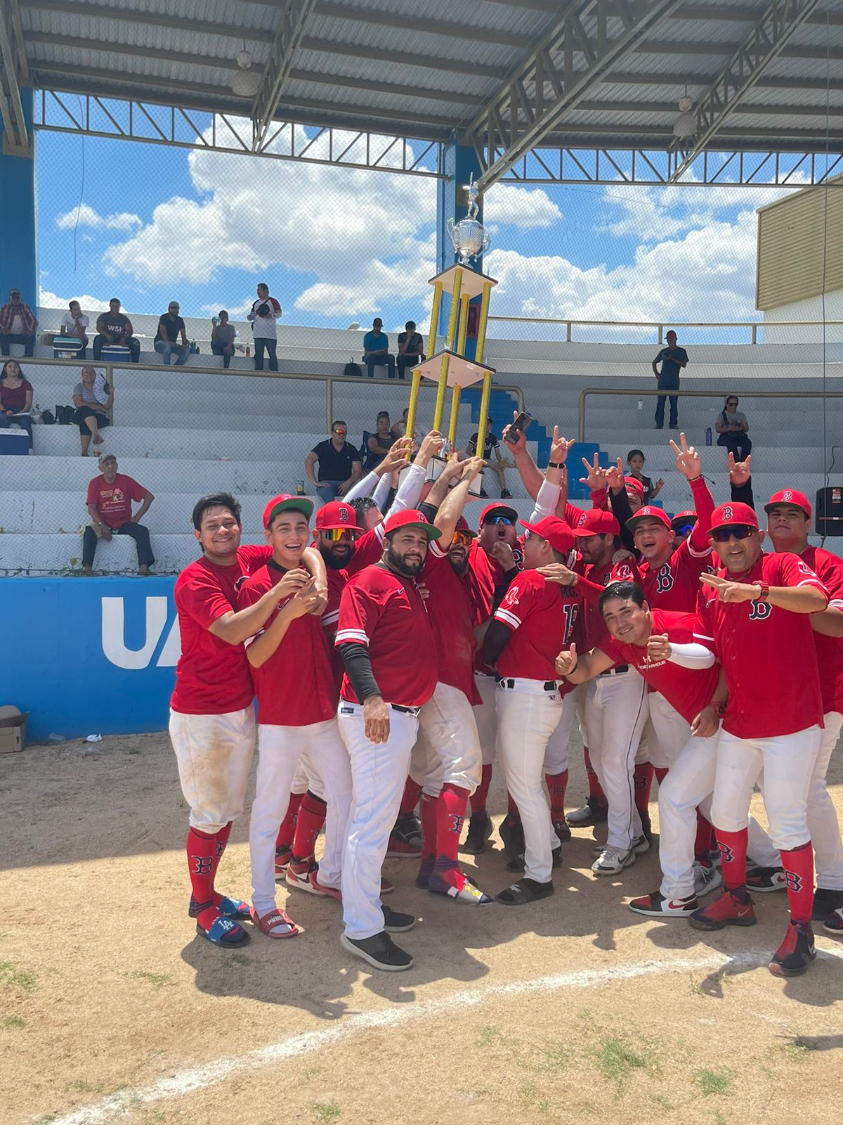 LA BEBELAMA ES BICAMPEON DE LA LIGA UNIVERSITARIA