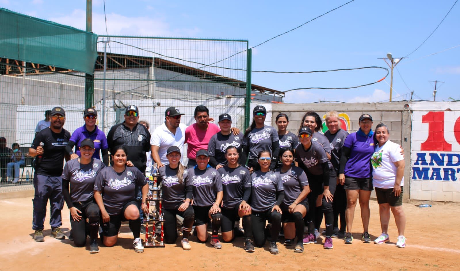 NUEVOS TALENTOS DE CULIACAN ES CAMPEON DEL ESTATAL DE SOFTBOL VETERANAS