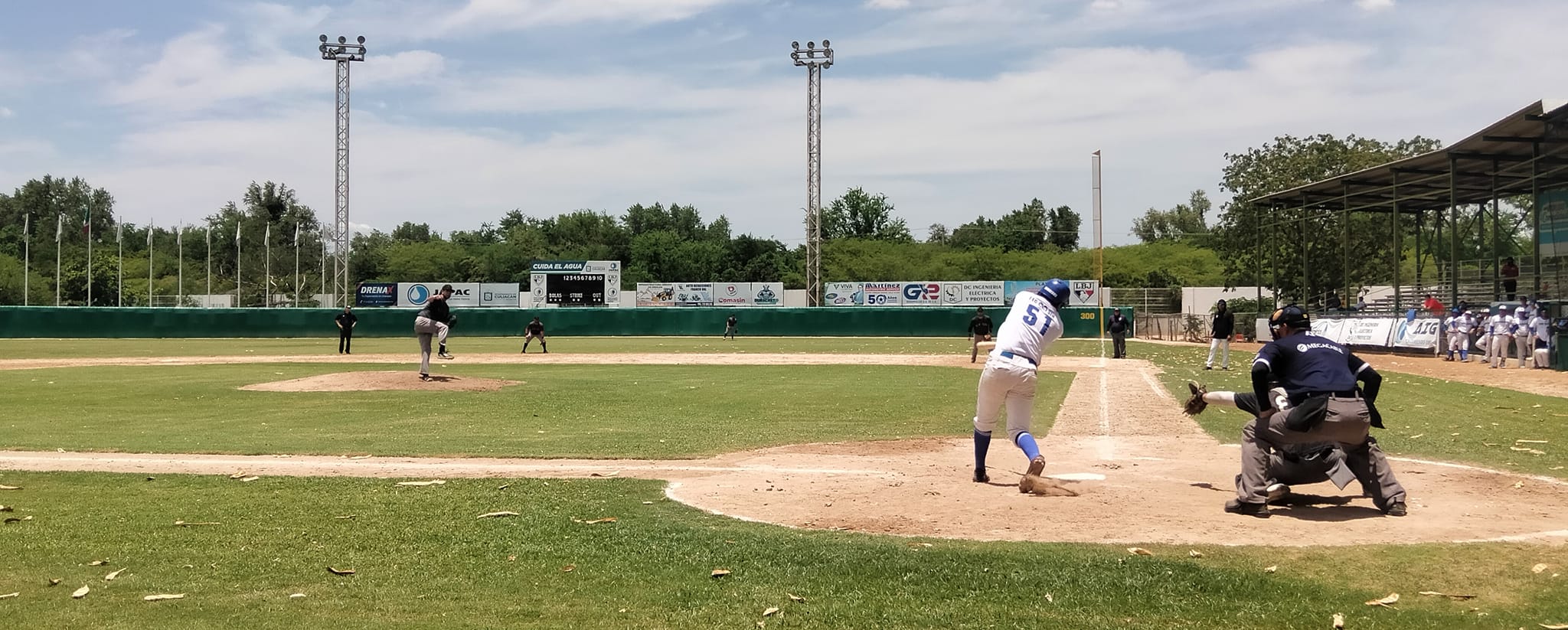 YANKEES DERROTAN A LOS BORREGOS Y FORZA UN TERCER ENCUENTRO