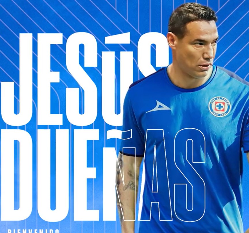 JESÚS DUEÑAS SE VISTE DE AZUL