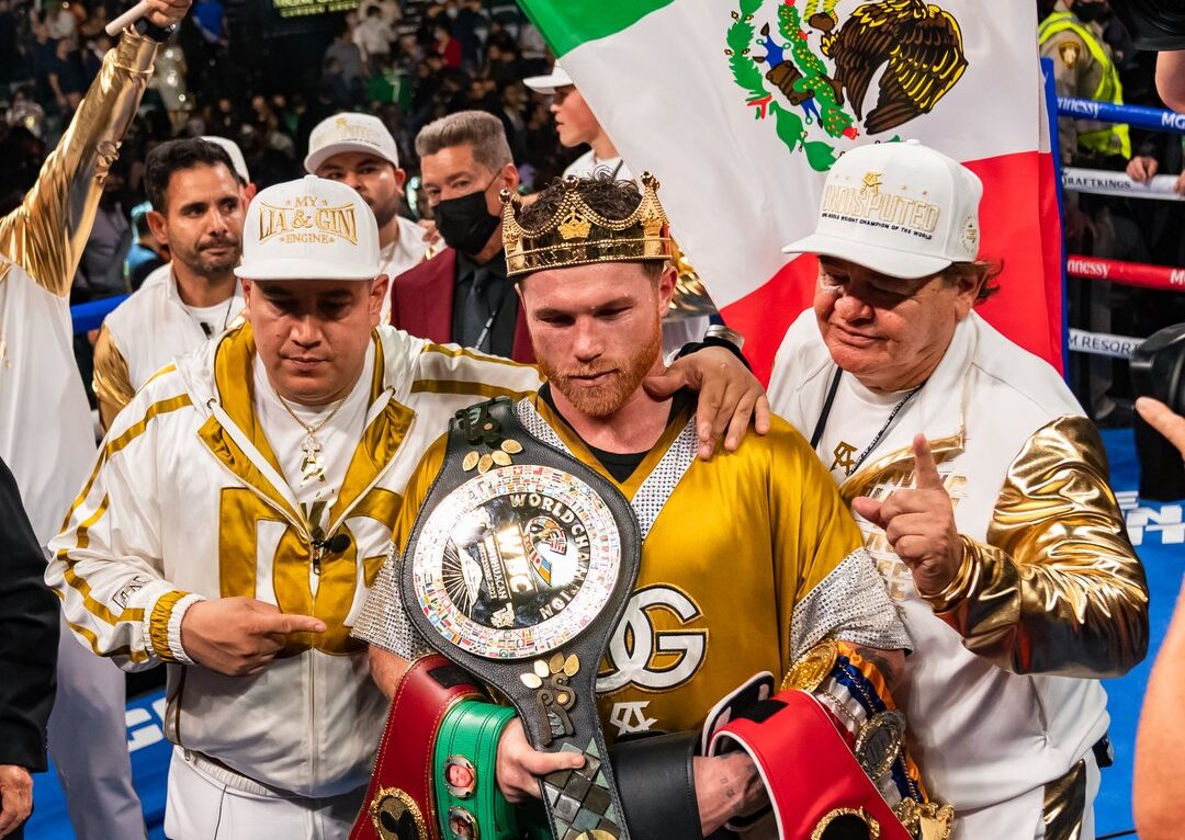 'CANELO' NO CIERRA LA PUERTA A UNA PELEA CONTRA DAVID BENAVIDEZ