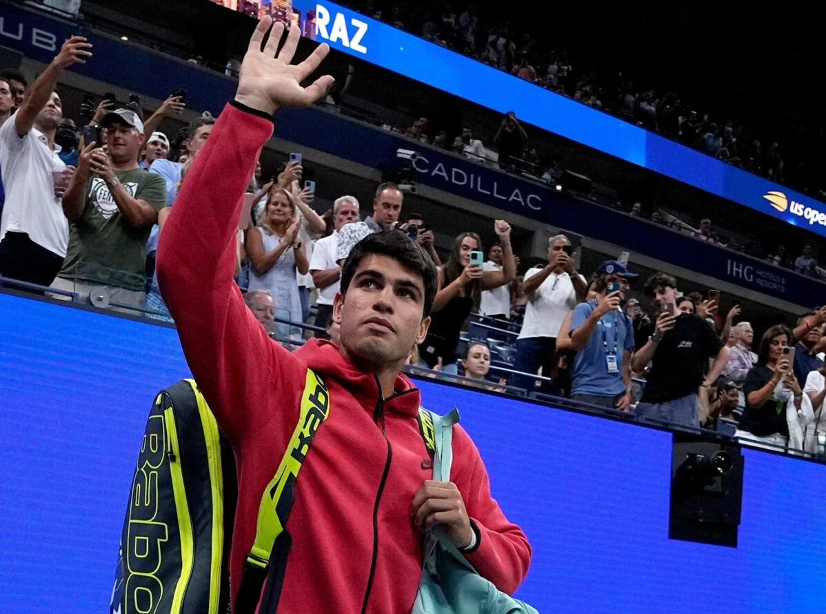 CARLOS ALCARAZ SALUDA A LA AFICIÓN EN EL US OPEN