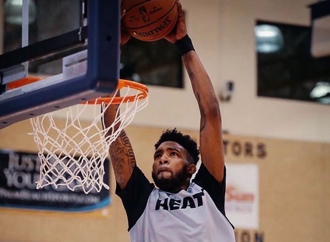 DERRICK JONES JR ES NUEVO JUGADOR DE LOS DALLAS MAVERICKS