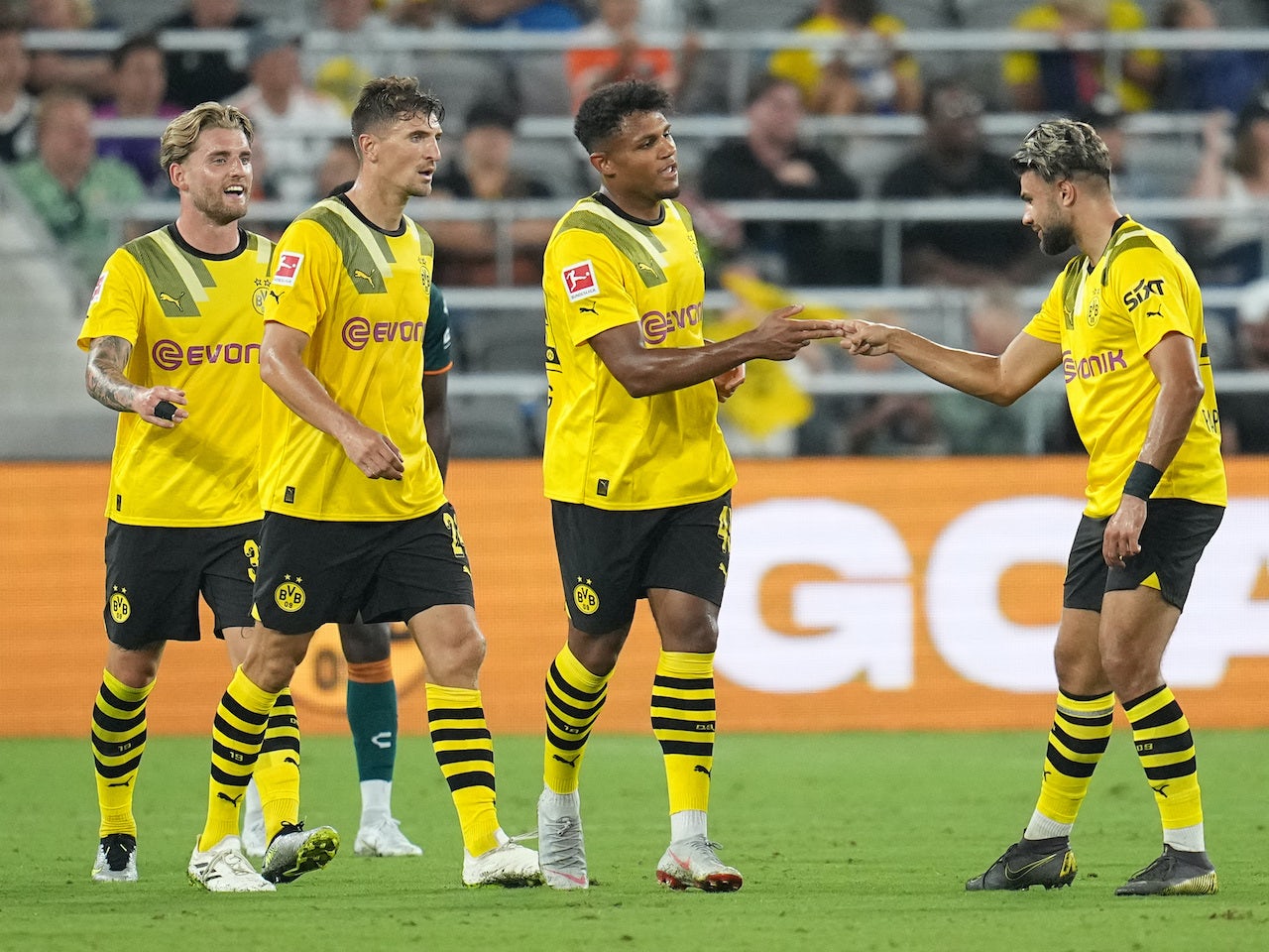 DORTMUND GOLEA AL AJAX Y TERMINA SU PRETEMPORADA