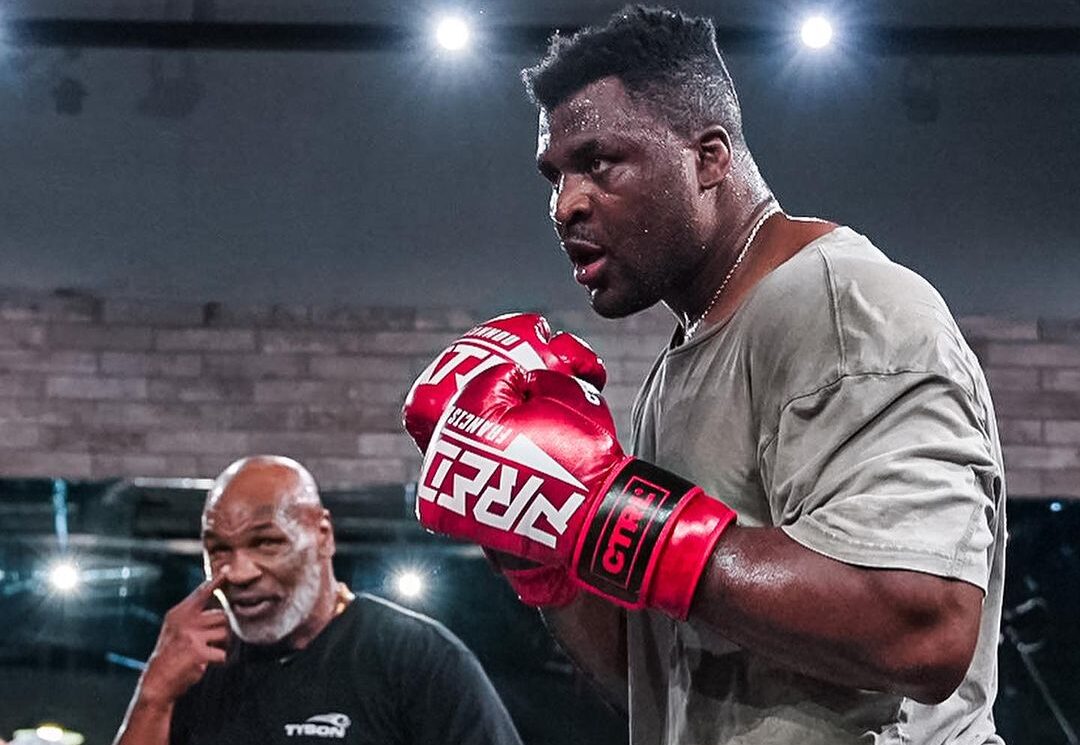 MIKE TYSON ESTÁ ENTRENANDO A FRANCIS NGANNOU