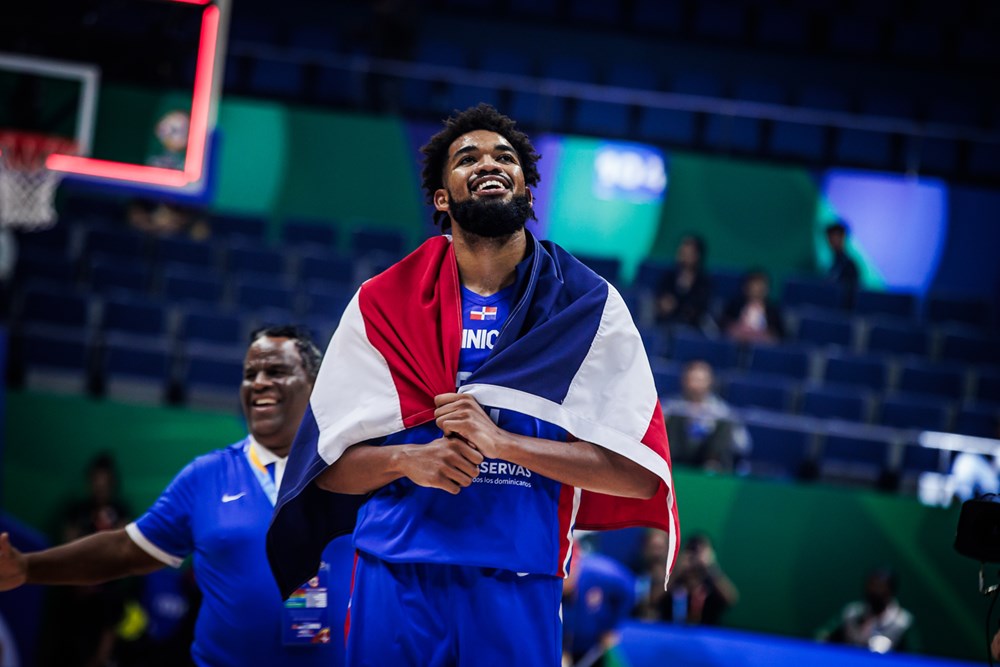 KARL ANTHONY-TOWNS CONTENTO TRAS LA VICTORIA ANTE ANGOLA