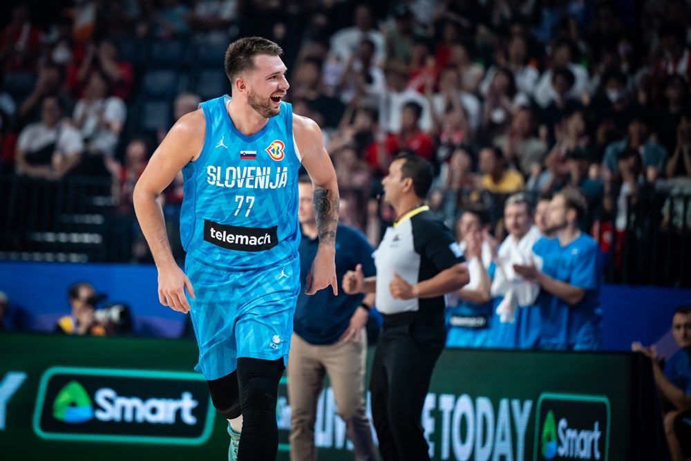 LUKA DONCIC FESTEJA CON ESLOVENIA